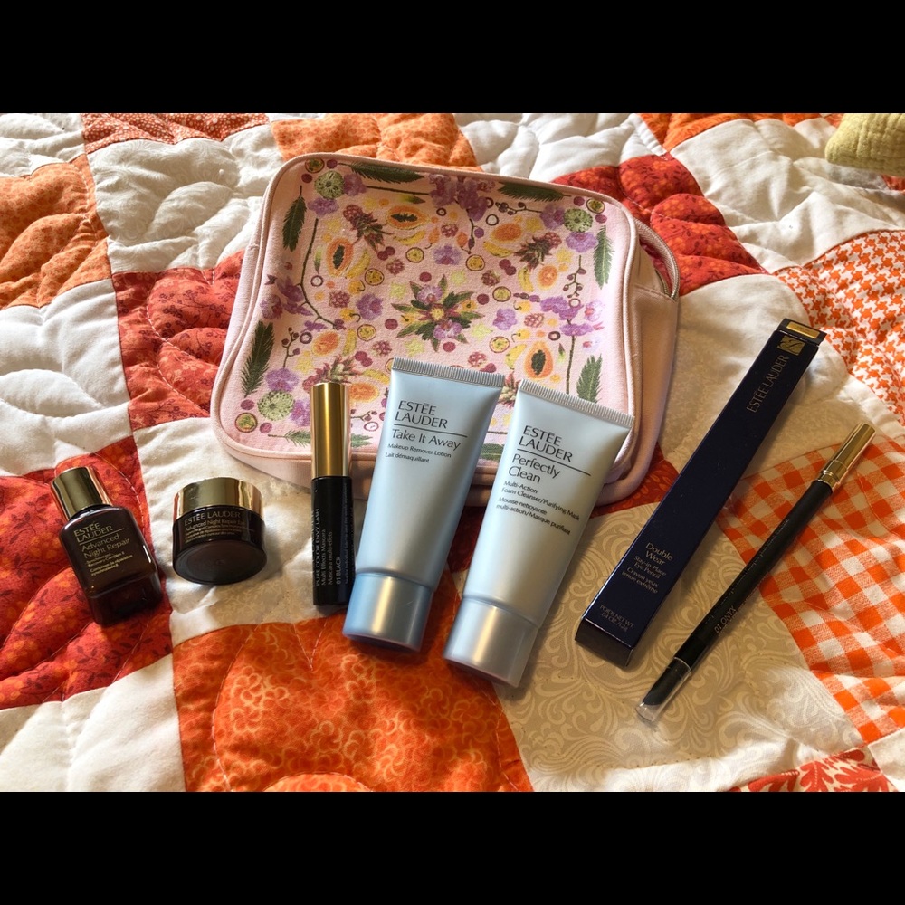 BNWT Estee Lauder 7-piece skincare & makeup set